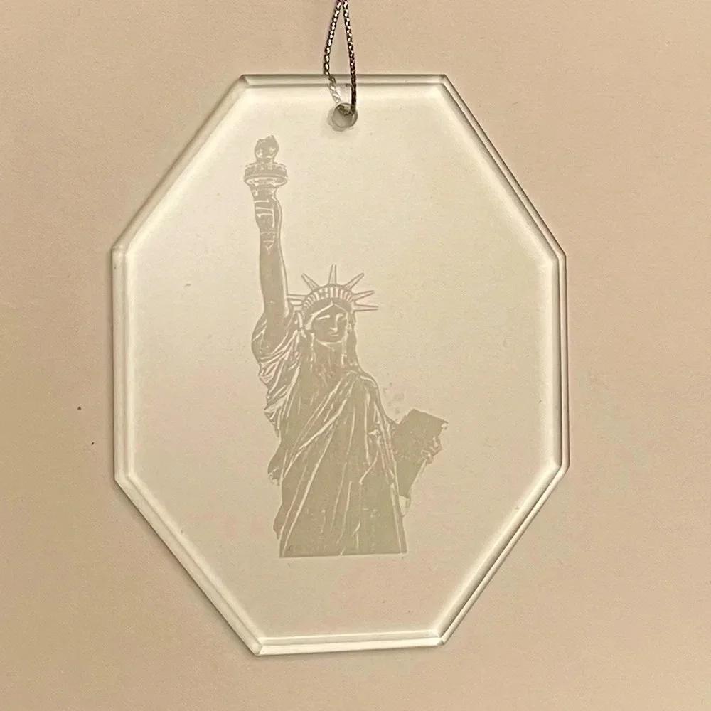 NIB Statue of Liberty Etched Glass Ornament